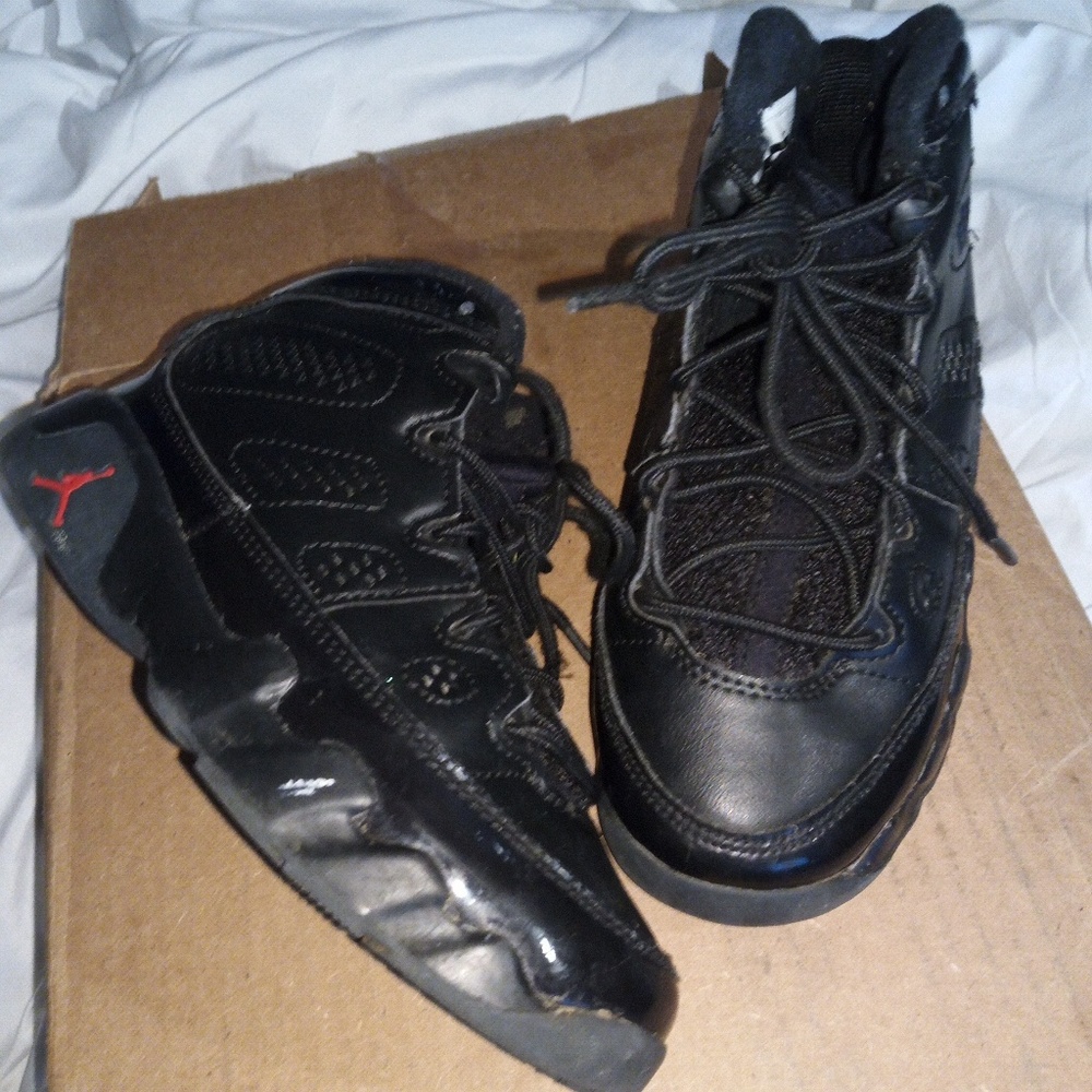 Black and red kids Jordan size 10